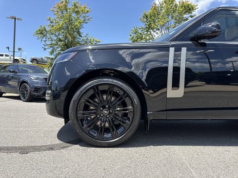 New 2025 Land Rover Range Rover SE image 9