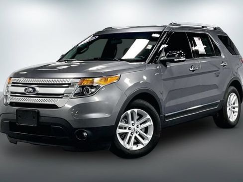 Used 2013 Ford Explorer XLT FWD image 3