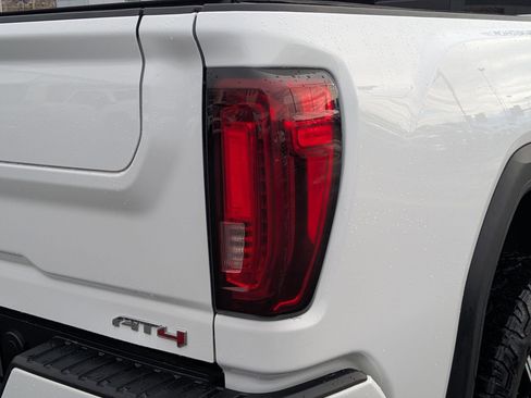 Used 2021 GMC Sierra 2500 AT4 w/ AT4 Premium Plus Package image 11