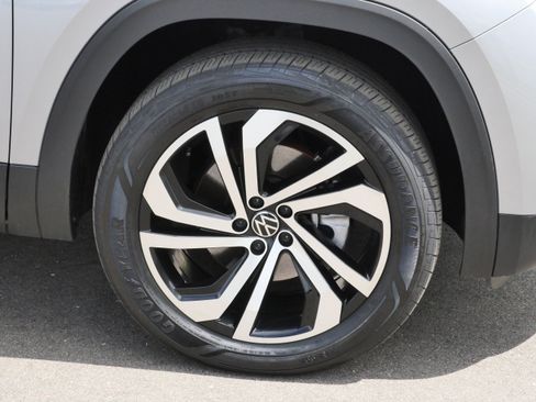 Certified 2022 Volkswagen Atlas Cross Sport SEL AWD/4WD image 15