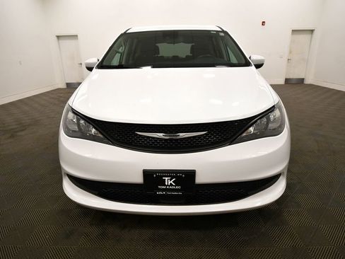 Used 2023 Chrysler Voyager LX image 11