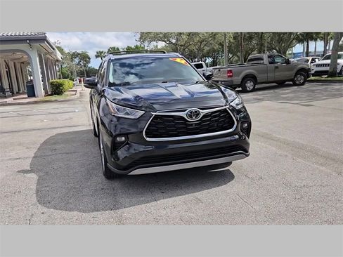 Used 2022 Toyota Highlander Platinum image 45