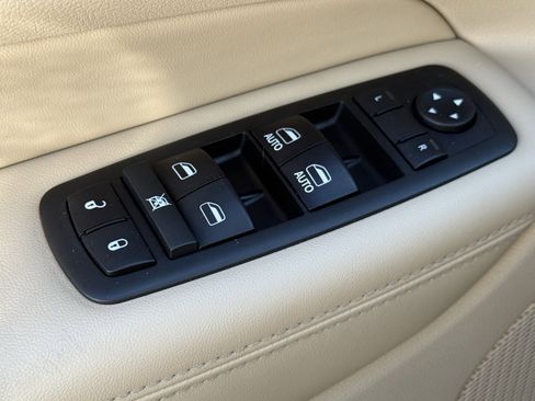 Used 2017 Jeep Grand Cherokee Limited image 26