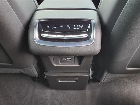 Used 2025 Cadillac XT6 Premium Luxury FWD image 14