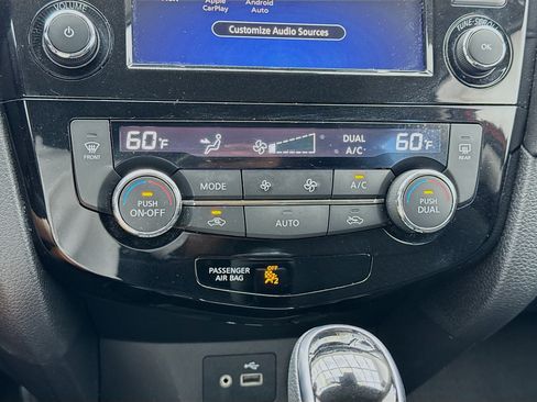 Used 2019 Nissan Rogue SV FWD image 12