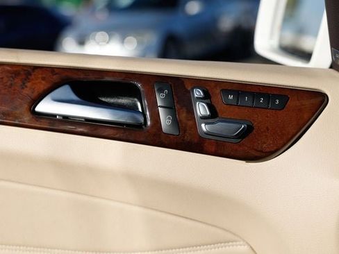 Used 2017 Mercedes-Benz GLS 550 4MATIC image 52