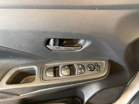 Used 2021 Nissan Versa SV image 18