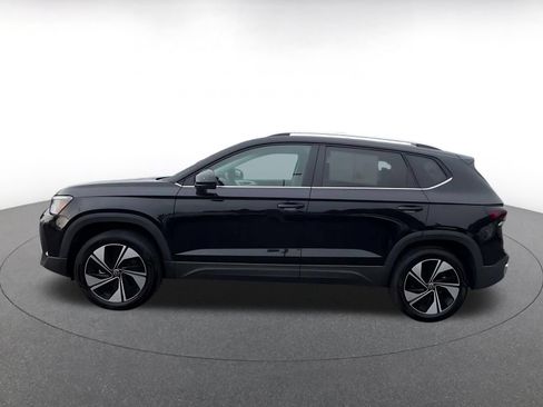 Used 2026 Volkswagen Taos SE AWD/4WD image 7