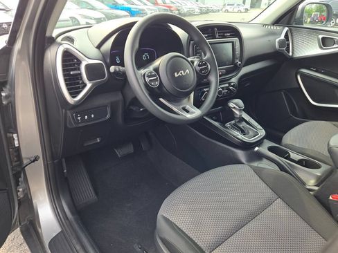 Used 2025 Kia Soul LX w/ LX Technology Package FWD image 28