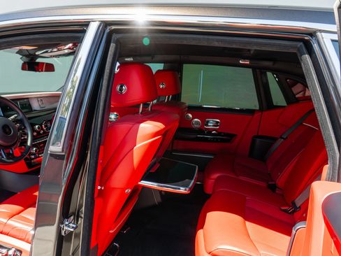 Used 2021 Rolls-Royce Phantom Sedan RWD image 52
