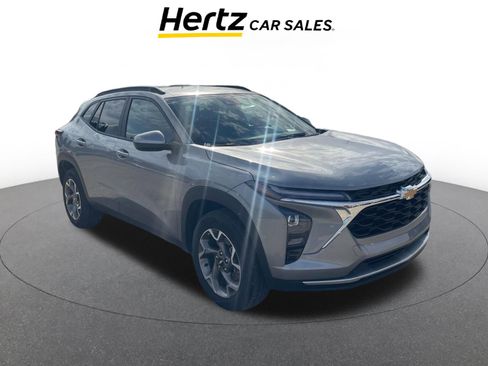 Used 2025 Chevrolet Trax LT w/ LT Convenience Package image 1
