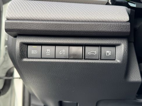 Used 2025 Toyota Camry SE image 29