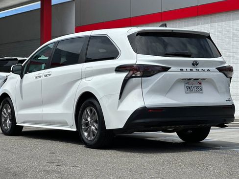 Certified 2023 Toyota Sienna LE FWD image 6