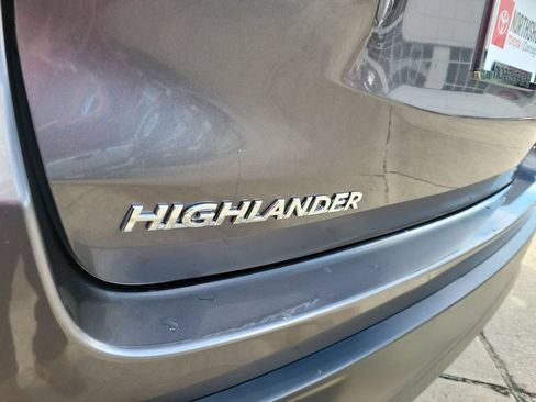 Used 2016 Toyota Highlander Plus FWD image 11