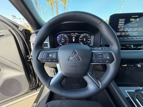 Used 2024 Mitsubishi Outlander FWD image 21