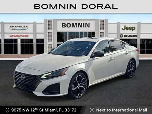 Used 2024 Nissan Altima 2.5 SR w/ SR Premium Package image 1