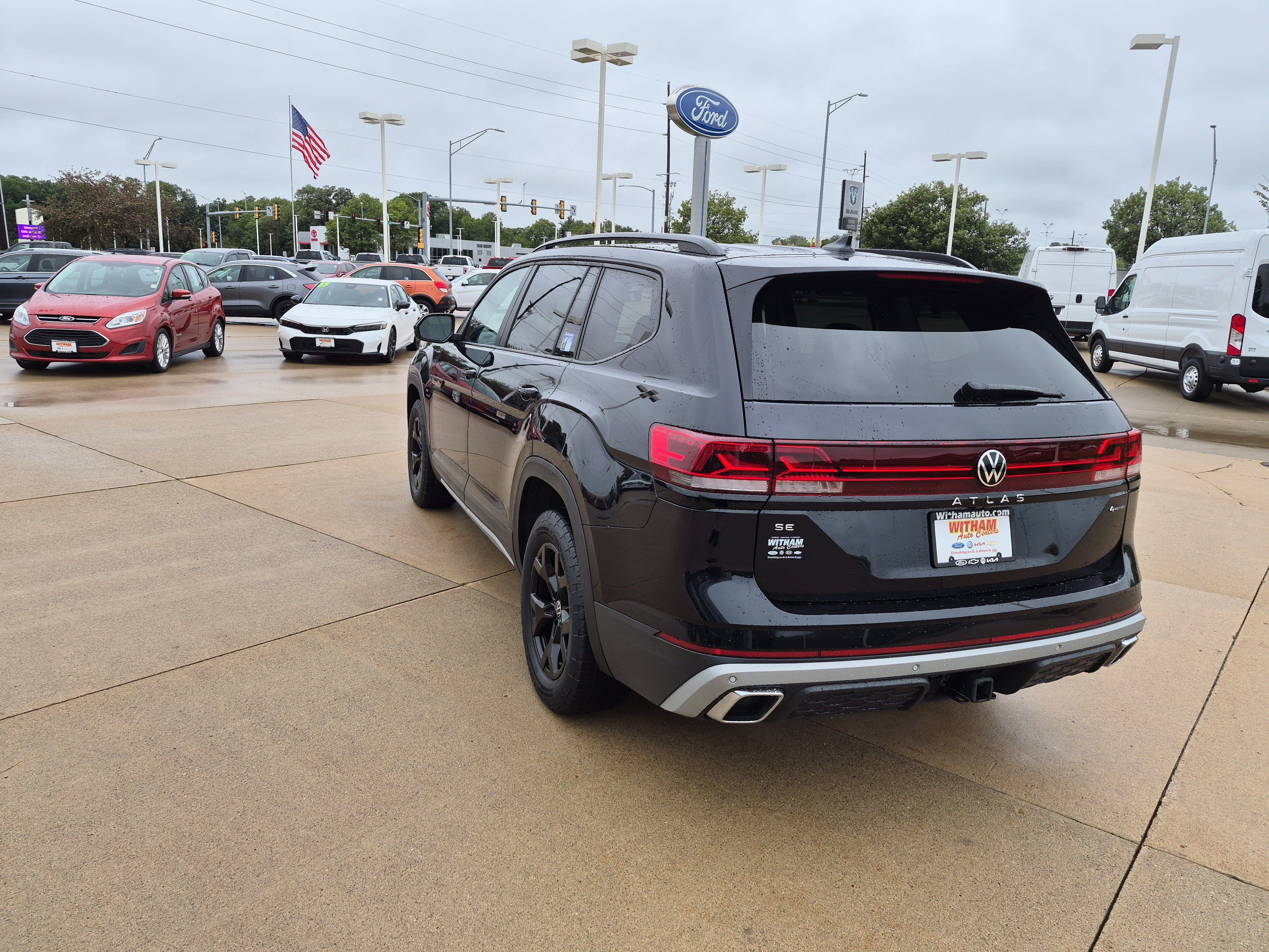 Used 2024 Volkswagen Atlas Peak Edition SE AWD/4WD image 7