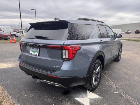 New 2026 Ford Explorer Active w/ Active Comfort Package image 3