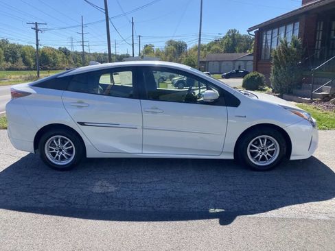 Used 2016 Toyota Prius Two image 6