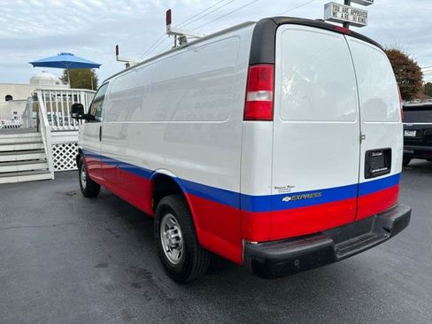 Used 2018 Chevrolet Express 2500 w/ Driver Convenience Package RWD image 4
