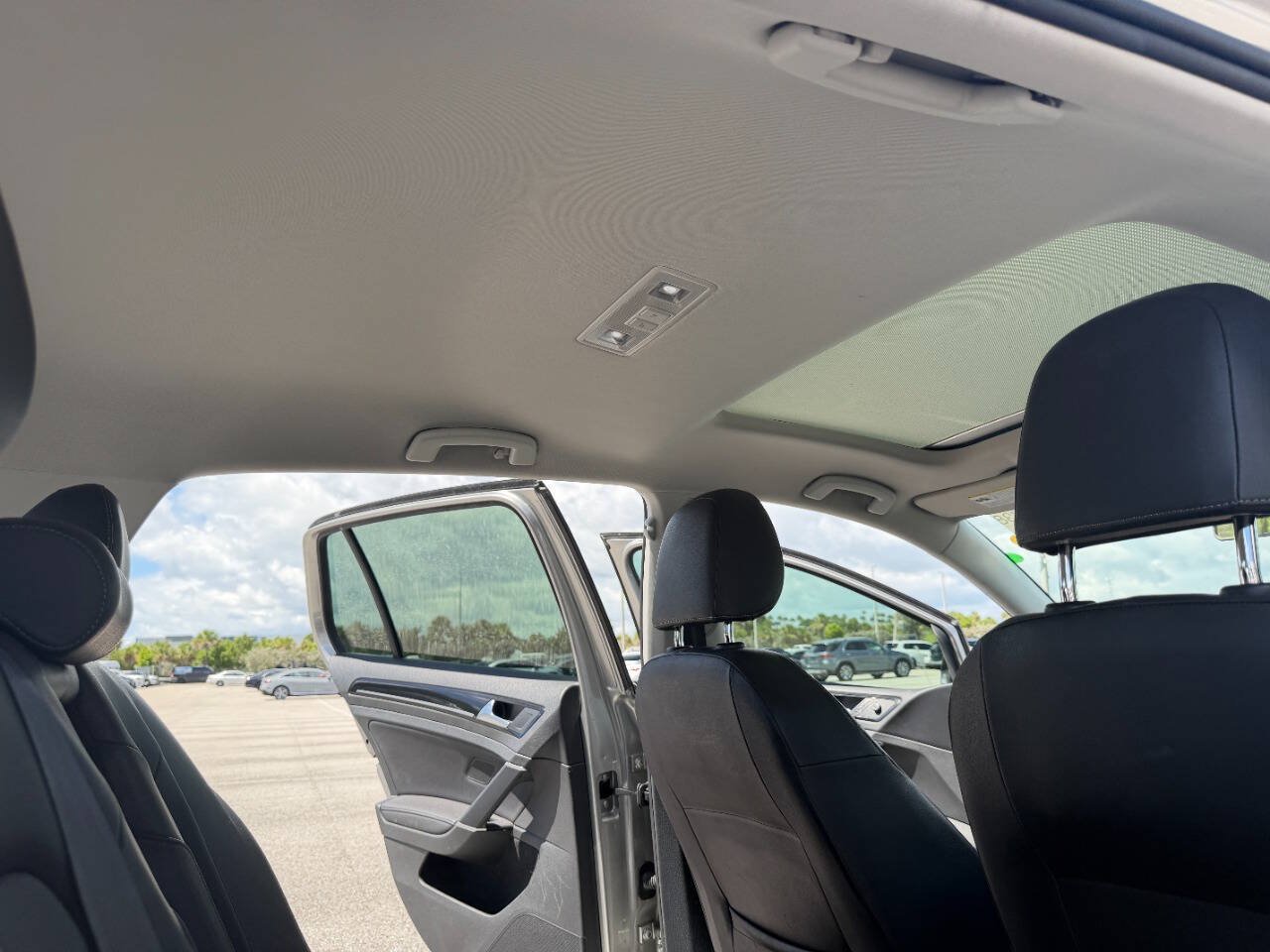 Used 2015 Volkswagen Golf TDI S FWD image 26