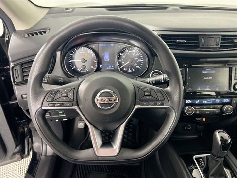 Used 2019 Nissan Rogue Sport SV image 18