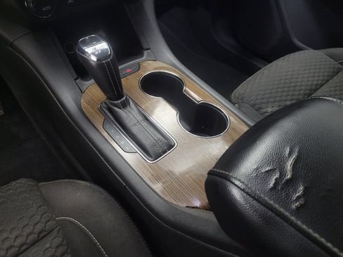 Used 2019 GMC Acadia SLE FWD image 26