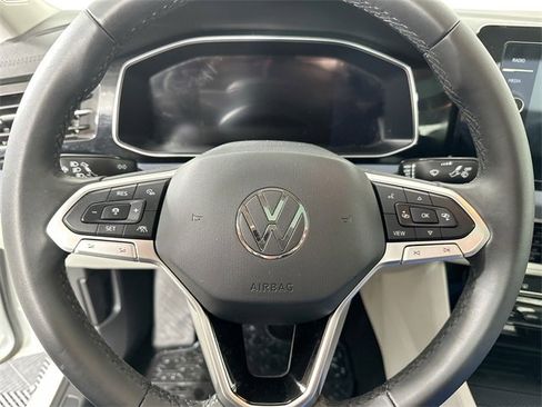 Used 2025 Volkswagen Jetta SE image 21