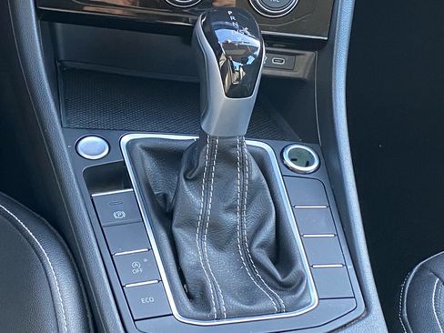 Certified 2024 Volkswagen Jetta SE image 10