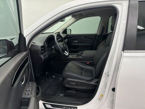Used 2025 Honda Pilot EX-L image 9