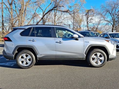 Used 2021 Toyota RAV4 XLE image 7