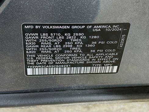 Used 2025 Volkswagen Atlas SE image 12