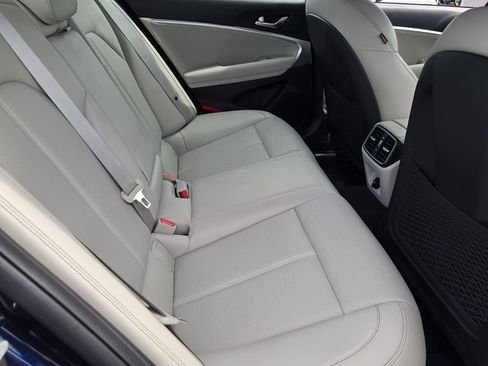 Used 2023 Genesis G70 2.0T RWD image 15