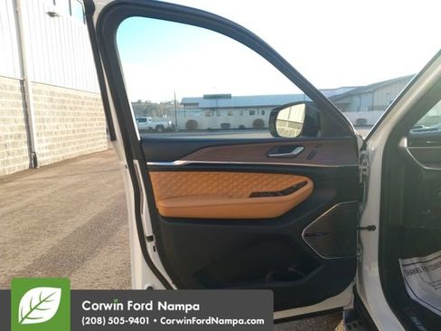 Used 2022 Jeep Grand Cherokee L Summit w/ Luxury Tech Group V image 10