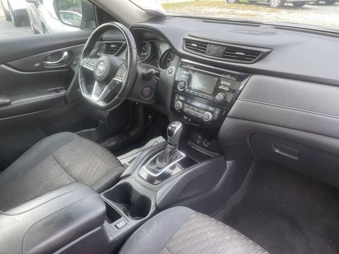 Used 2017 Nissan Rogue SV FWD image 24
