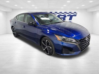 Used 2024 Nissan Altima 2.5 SR video 3