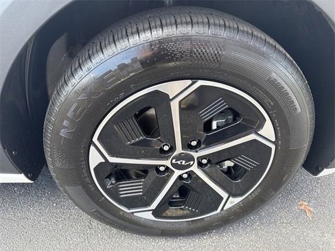 Certified 2025 Kia Niro LX image 31