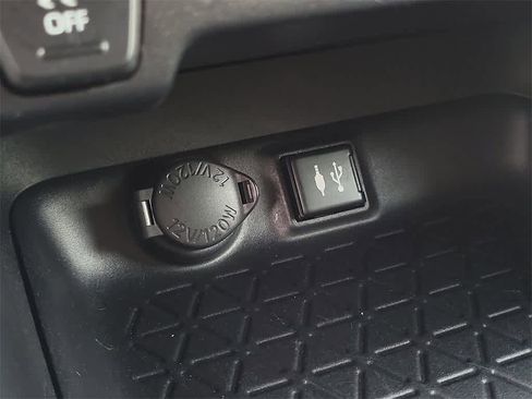 Used 2019 Toyota RAV4 LE image 31