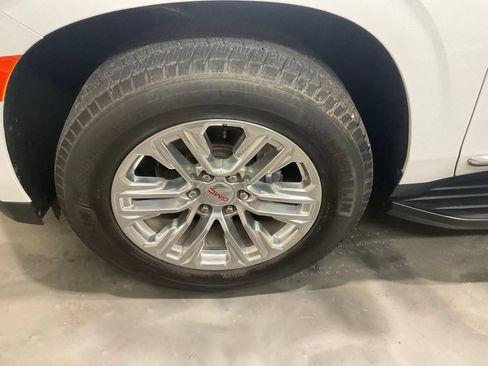 Used 2021 GMC Yukon XL SLT w/ Rear Media and Nav Package RWD image 6