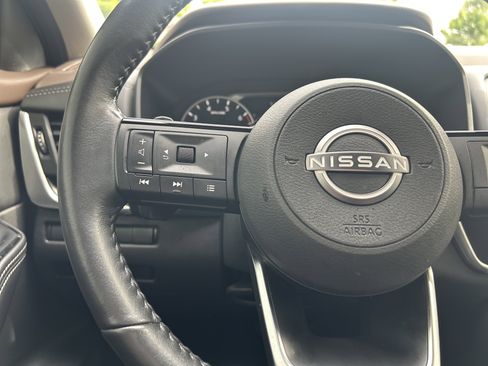 Used 2023 Nissan Rogue SV w/ SV Premium B Package FWD image 18