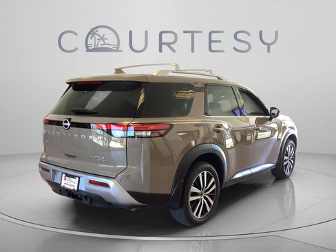 Certified 2025 Nissan Pathfinder Platinum w/ Cargo Package AWD/4WD image 7