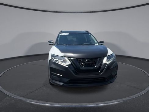 Used 2017 Nissan Rogue SV FWD image 2