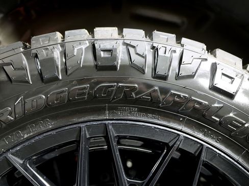 Used 2025 Ford F150 Raptor AWD/4WD image 53