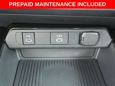 Certified 2025 Toyota Prius LE FWD image 21