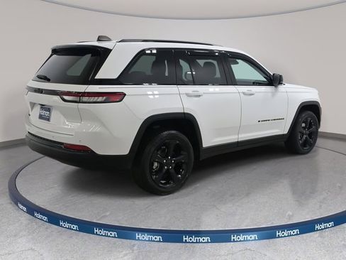 Used 2023 Jeep Grand Cherokee Altitude image 6