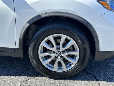 Certified 2020 Nissan Rogue SV image 13