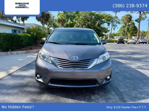 Used 2017 Toyota Sienna XLE Premium FWD image 2
