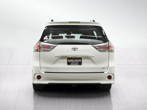Used 2020 Toyota Sienna SE FWD image 4