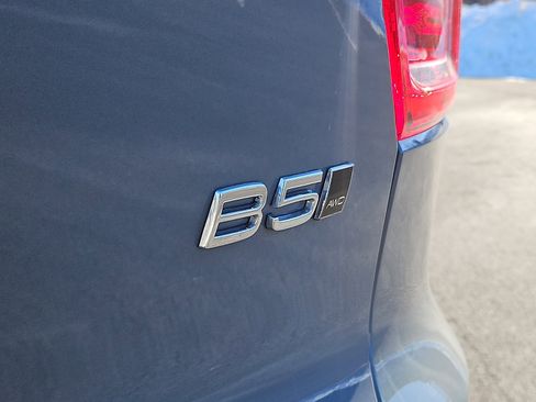 Used 2023 Volvo XC40 B5 Plus image 30