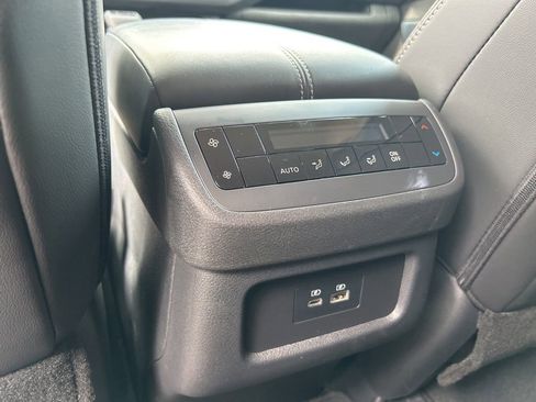 Used 2025 Nissan Pathfinder SL AWD/4WD image 29